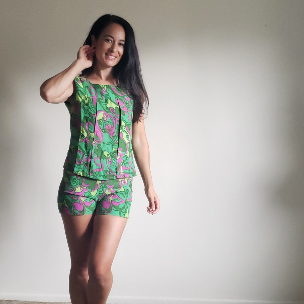 1960s Psychedelic Linen Shorts and Blouse Set - Picture 5 of 8